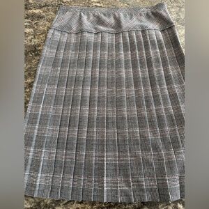 Women’s Classic Gray Plaid Skirt